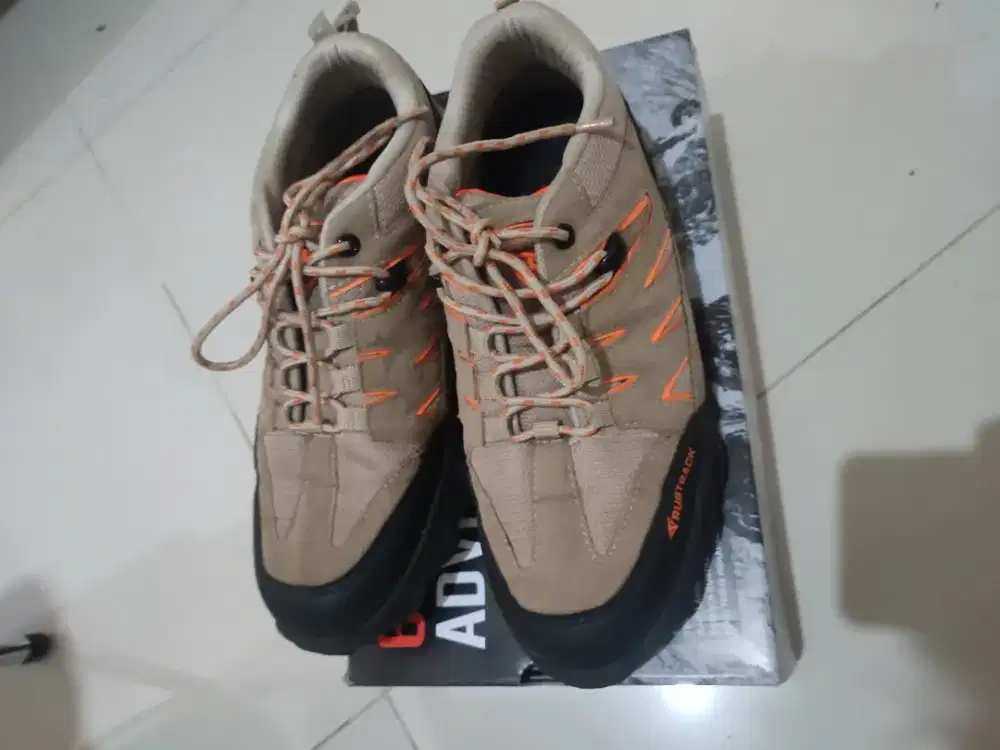 Sepatu Gunung & Outdoor