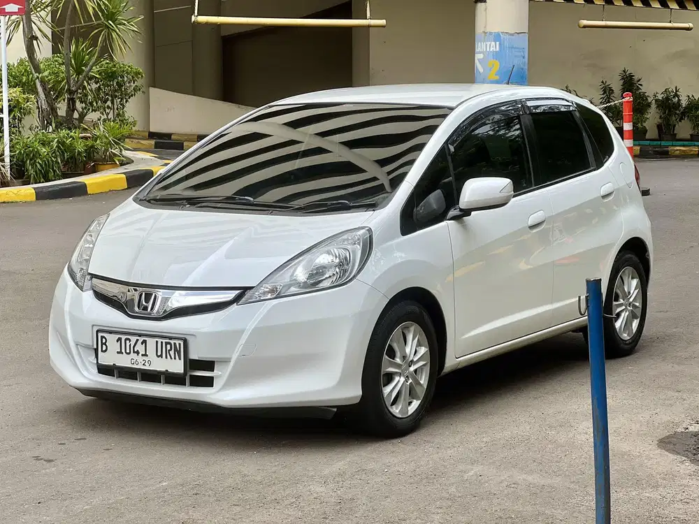 LOW KM HONDA JAZZ S AT 2014