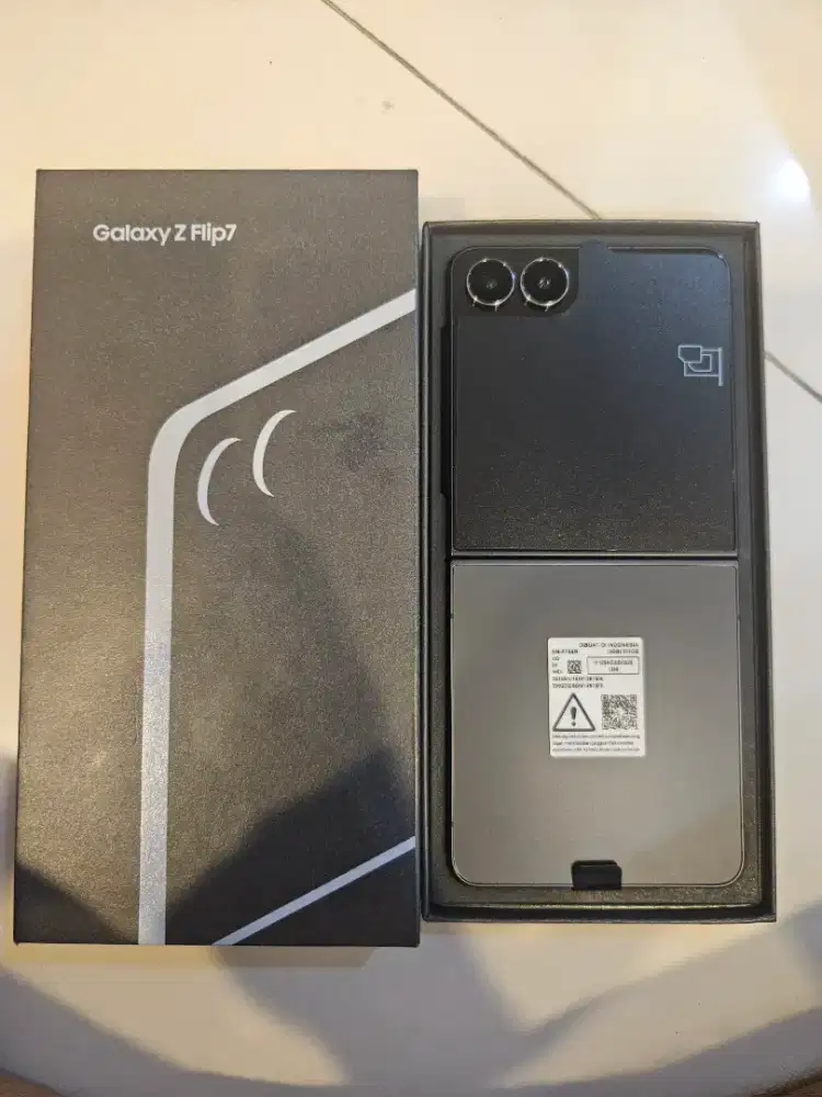 Samsung galaxy z flip 7 256 gb jet black pemakaian 2 bulan sein