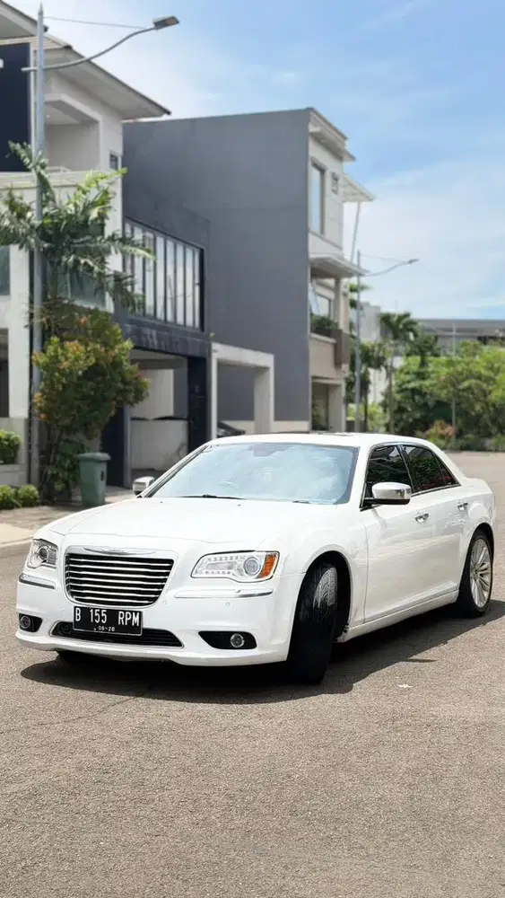 CHRYSLER 300 C putih rare MURAH AJA !!