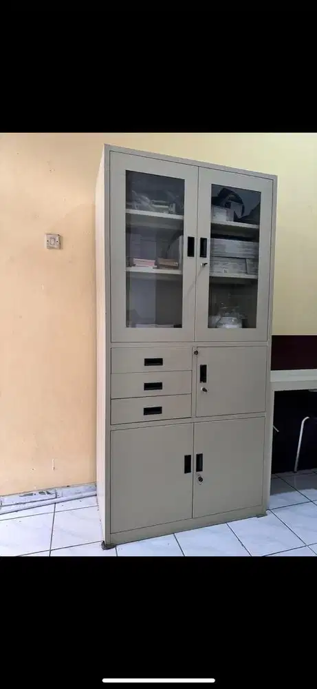 Lemari besi kantor