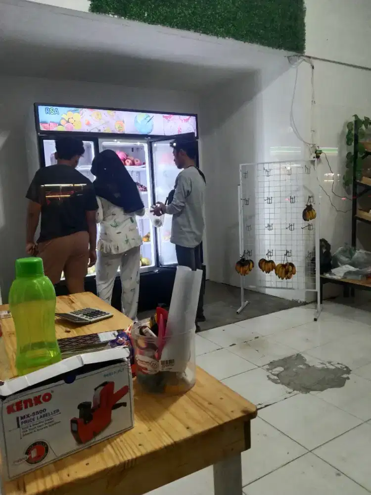 Penjaga Toko Buah