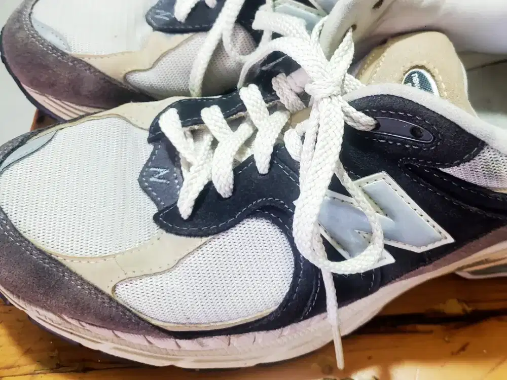 Sepatu new balance 2002r