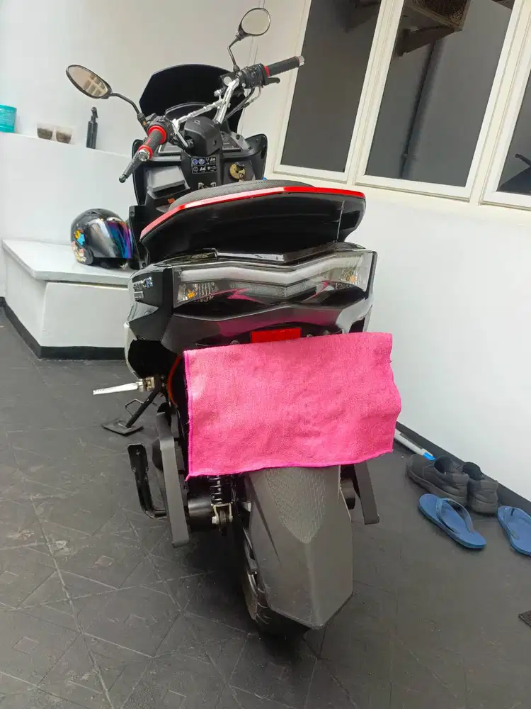 Polytron  Fox R Motor Listrik Warna Hitam Ori