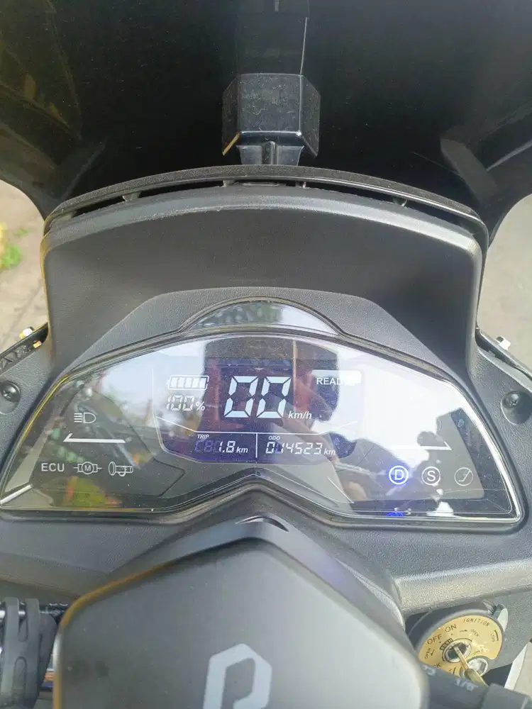 Polytron  Fox R Motor Listrik Warna Hitam Ori
