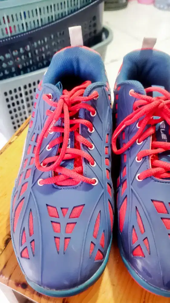Sepatu badminton fellet spiderbolt