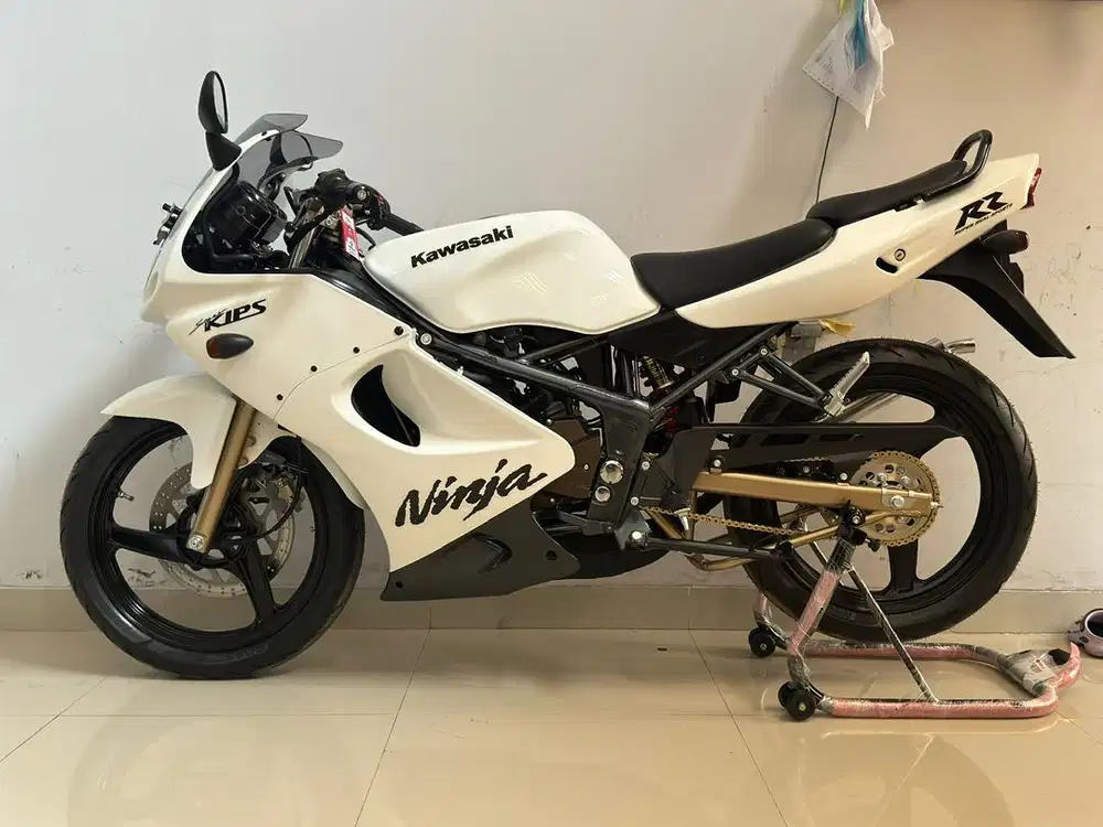 Ninja rr putih putih