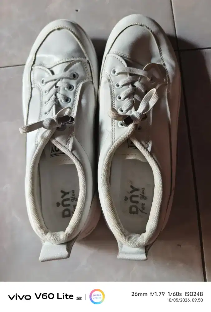 Sepatu ukuran 40