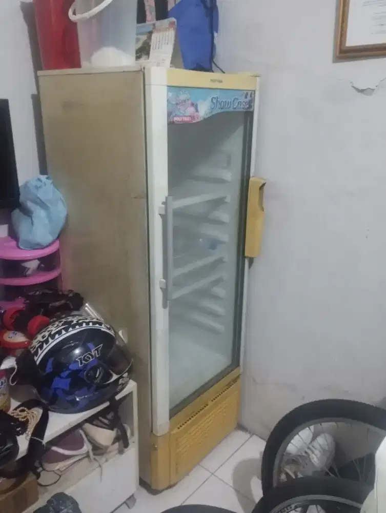 Dijual  sokes  Polytron  masih normal ..masih dingin..hrg 1.200.000
