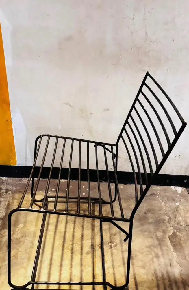 Bangku Besi Kokoh Coffeshop Minimalis
