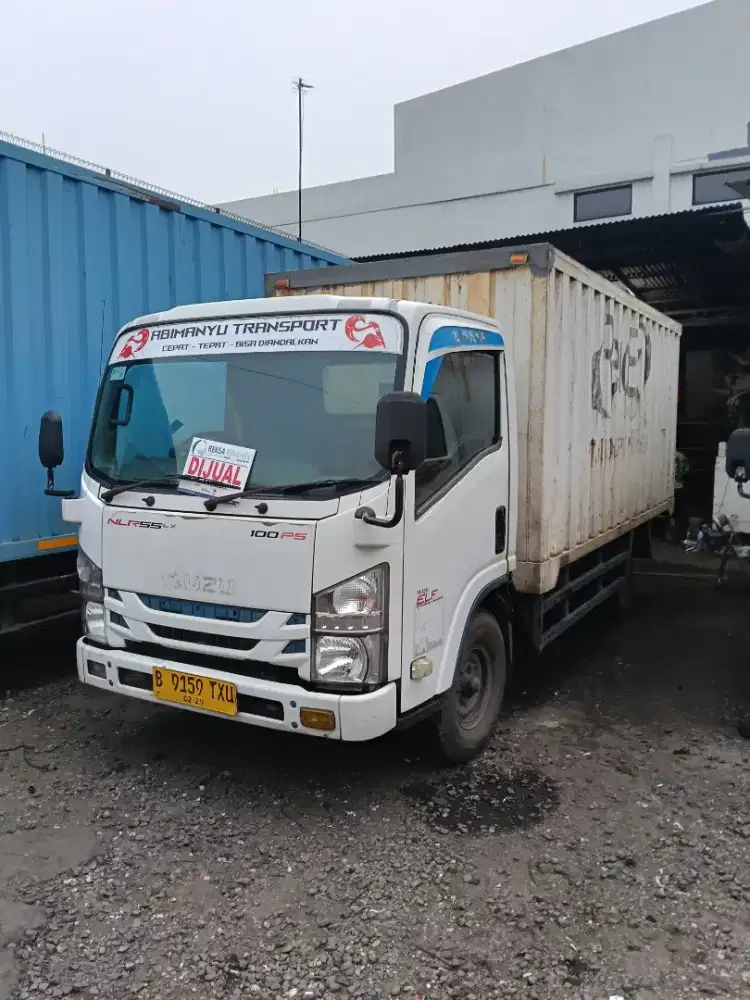 Isuzu GIGA NLR55LX ps100 engkel Long box 14 kubik 2018