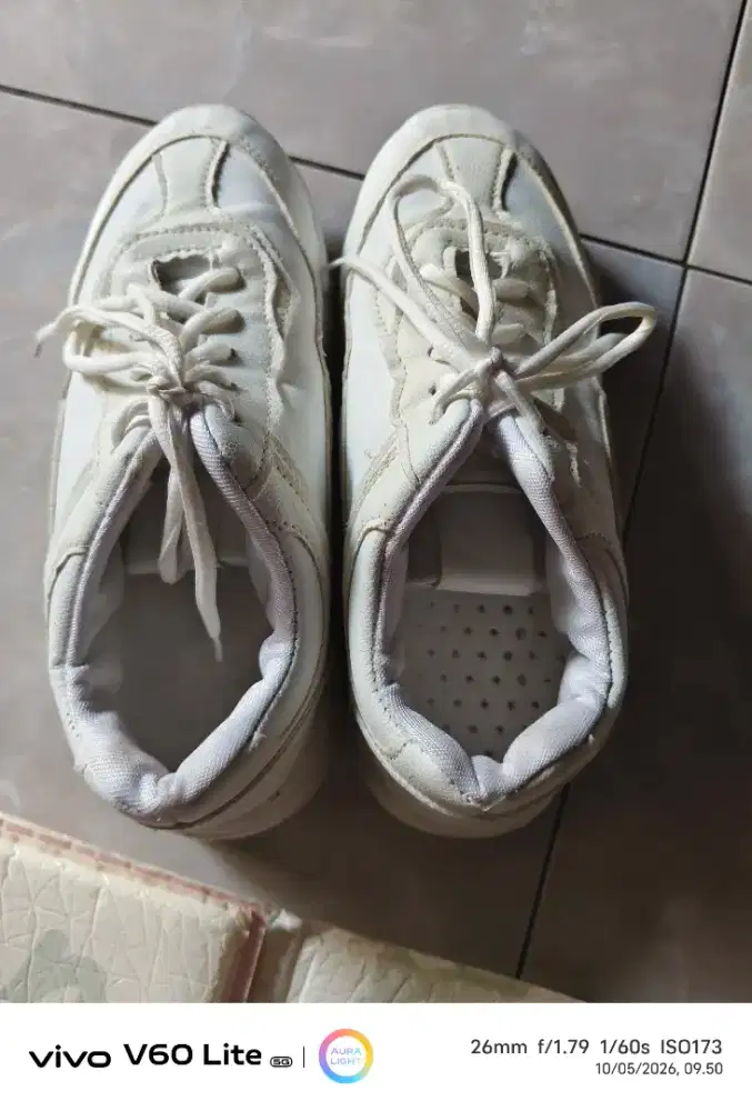 Sepatu ukuran 40