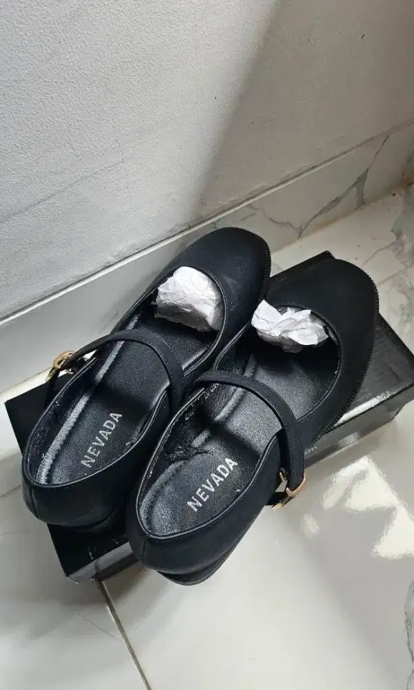 Nevada Flat Shoes Wanita Black Size 38