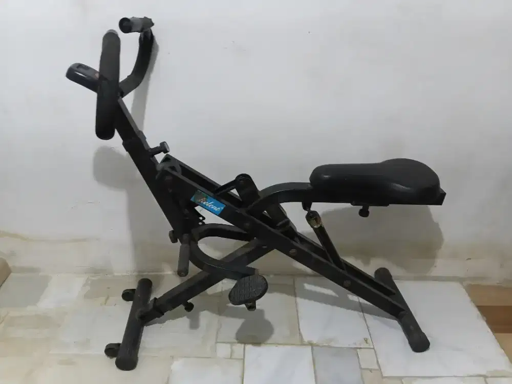Di jual cepat alat olahraga / gym bekas detail baca deskripsi