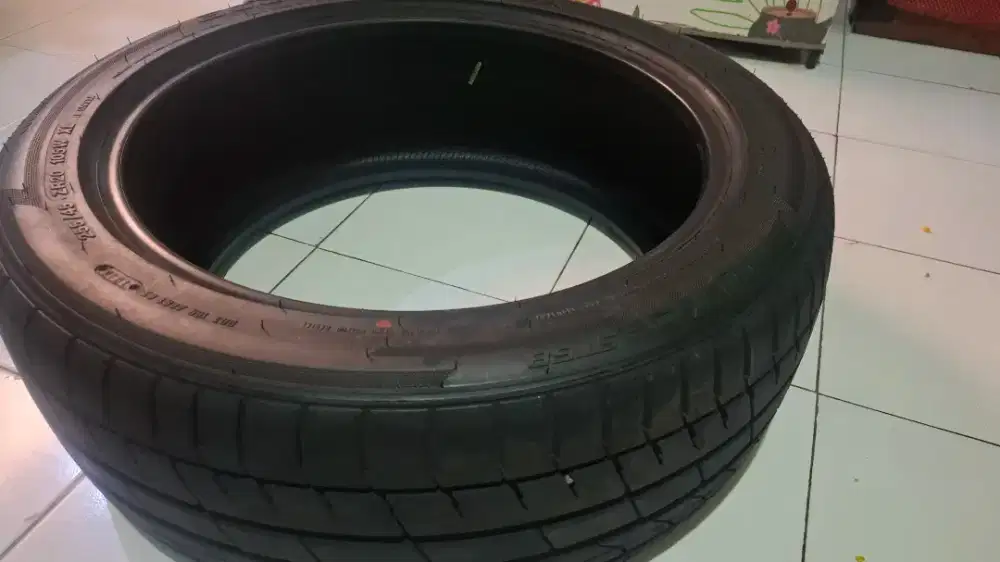 Ban bekas kondisi 99% ukuran 255/45 R20 merk accelera