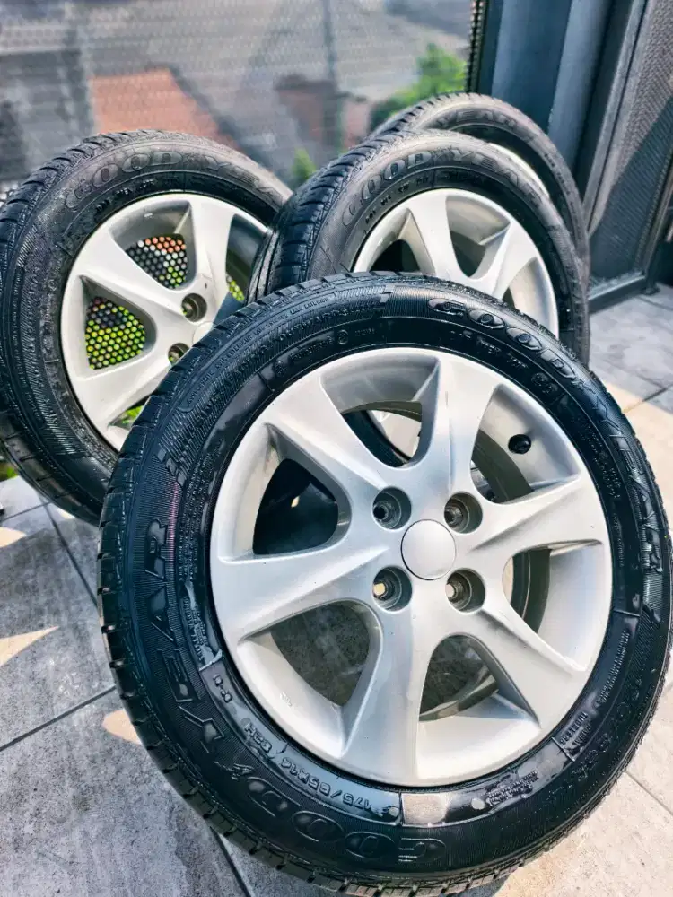 Velg standart daihatsu sirion