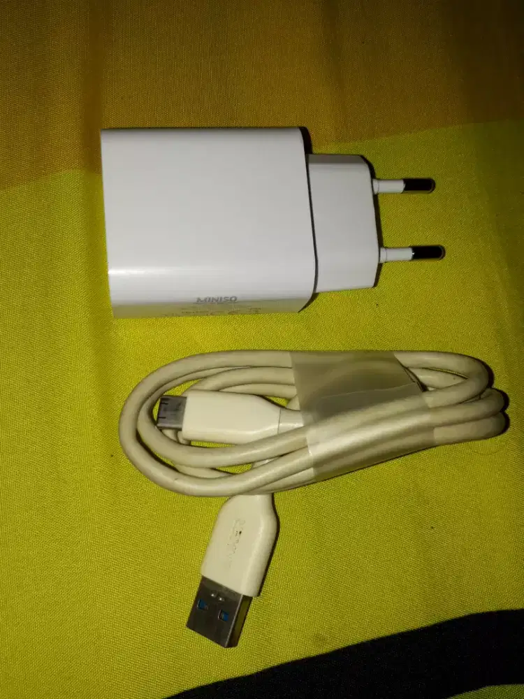 Charger Miniso 20W PD+QC dan Kabel Usb Anker.