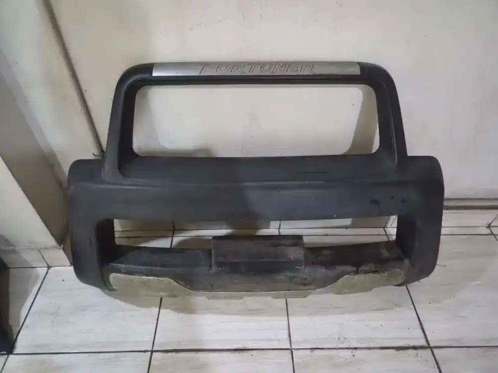 Tanduk depan Toyota fortuner lama