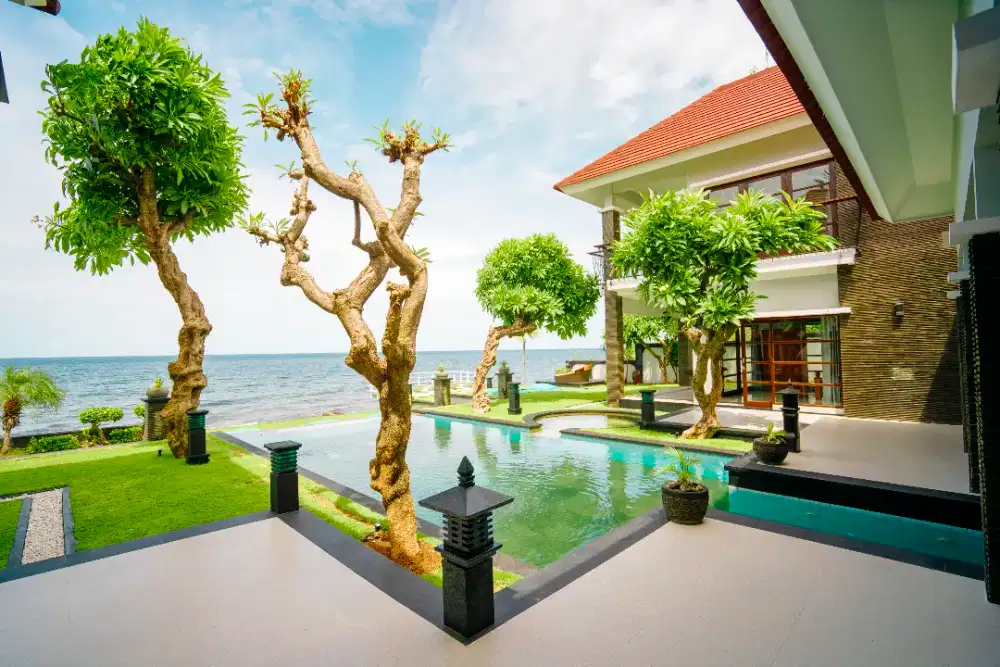 Villa with a beach