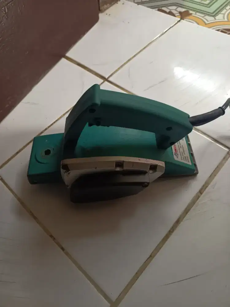 Alat serut kayu