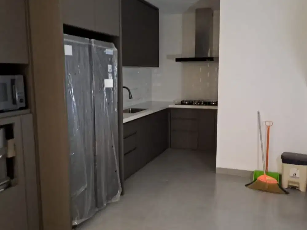 Jual TERMURAH Rumah PIK BGM 10x18 Johar SHM 2,5lt dekat mall PIK