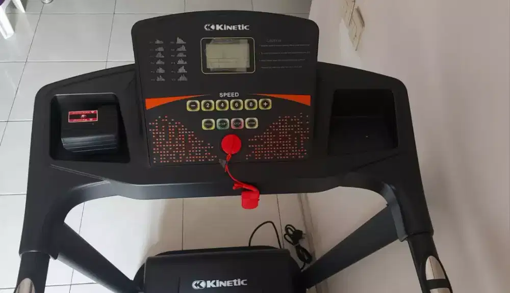 Dijual Treadmil merk Kinetic by Ace/Azko