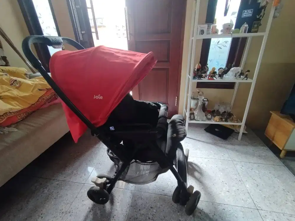 Joie stroller second kondisi terawat  Masih empuk, roda lancar
