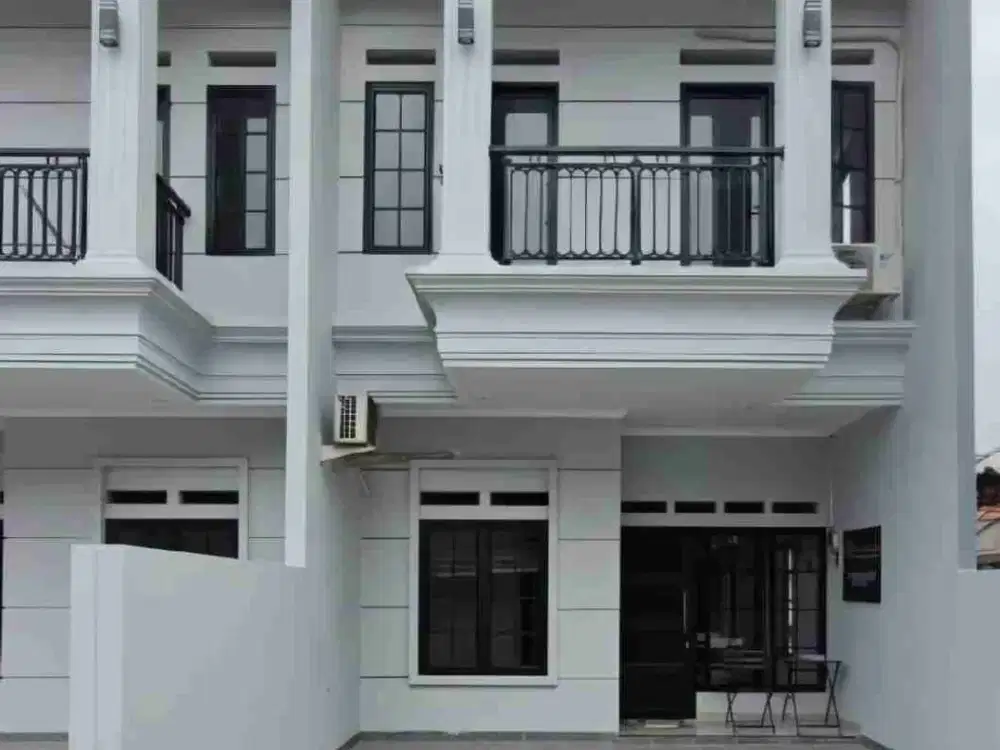 RUMAH MEWAH LOKASI NEMPEL JUANDA DEPOK .
