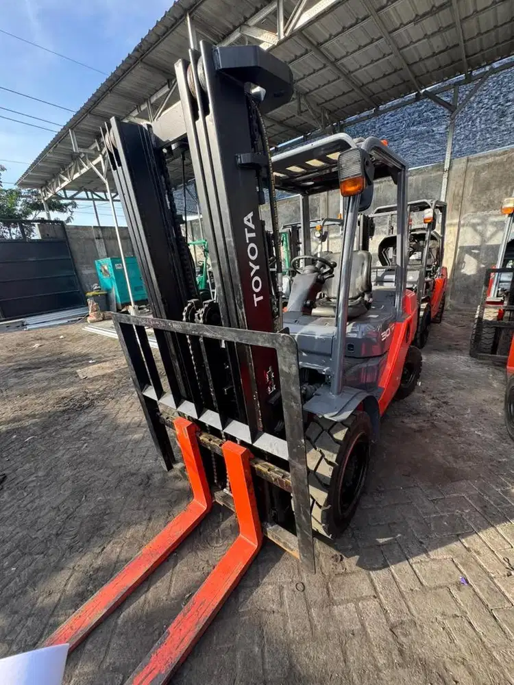Forklift Toyota Bekas 4.5 Meter