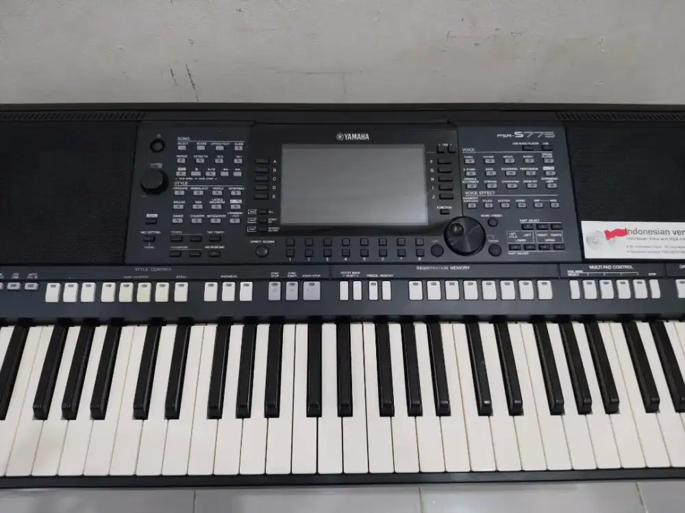 Keyboard yamaha psr s775