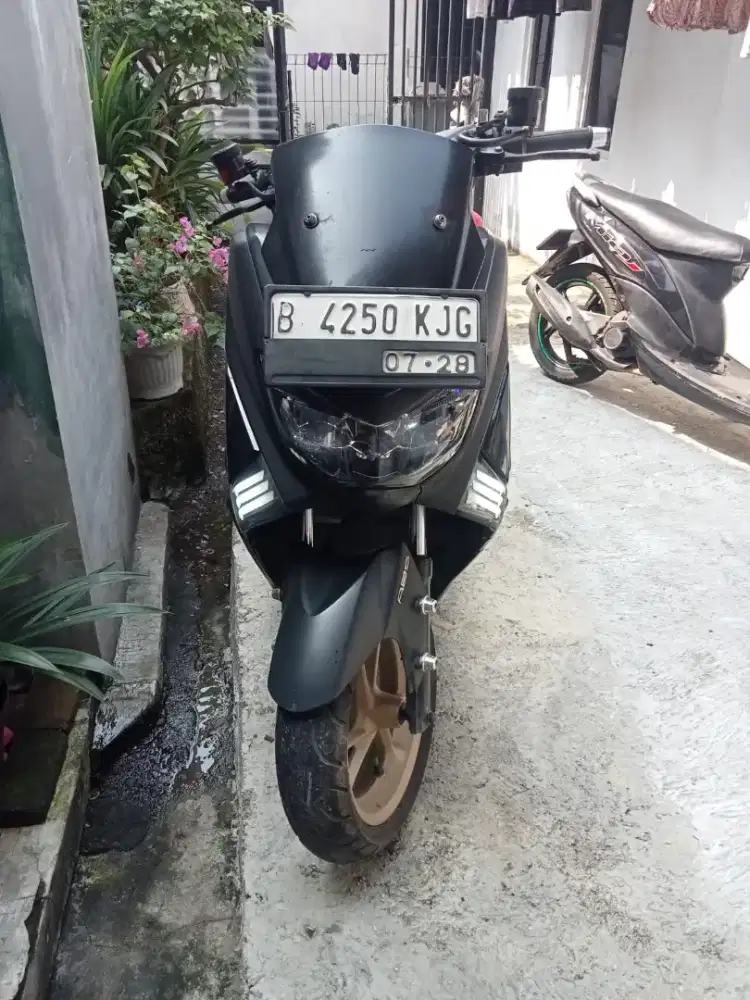 NMAX hitam mate 2018