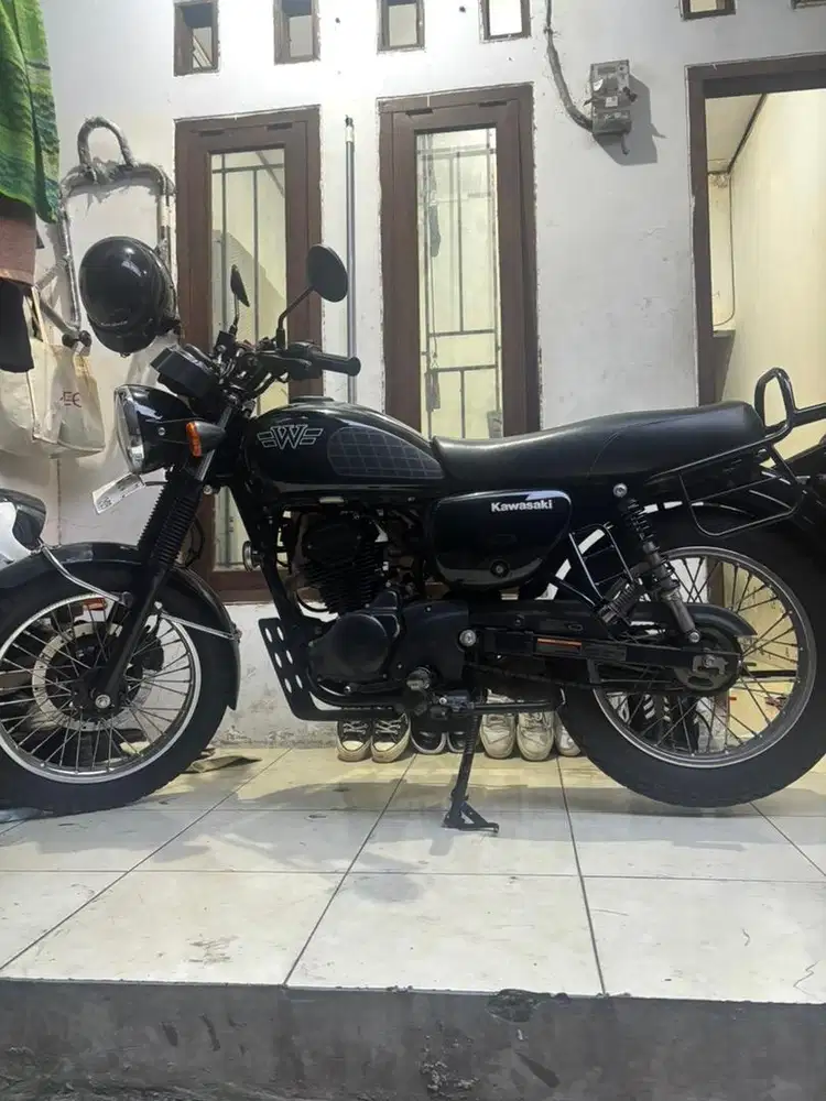 KAWASAKI W175 INJEKSI motor mulus dan sangat terawat