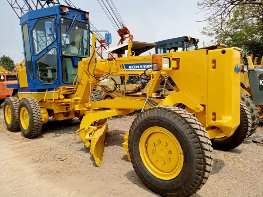 JUAL KOMATSU GD405A-2 MOTOR GRADER  BUILT UP .