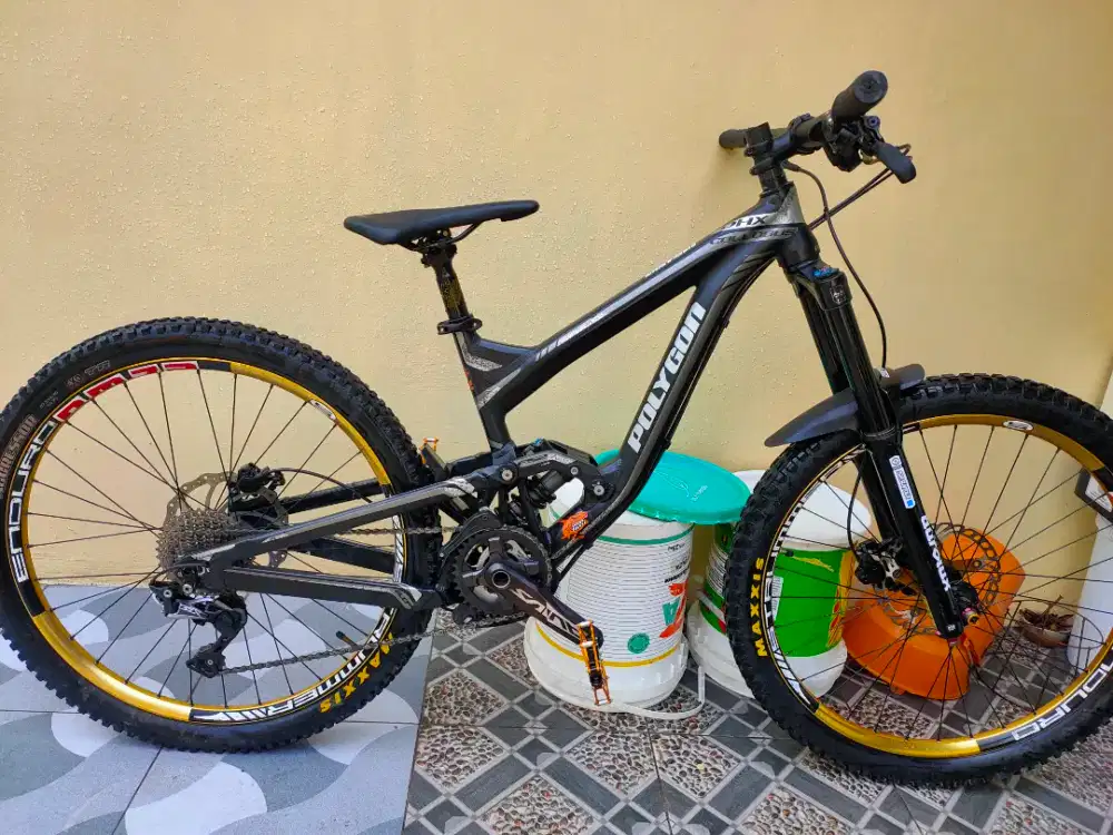 Polygon collosus dhx 27.5