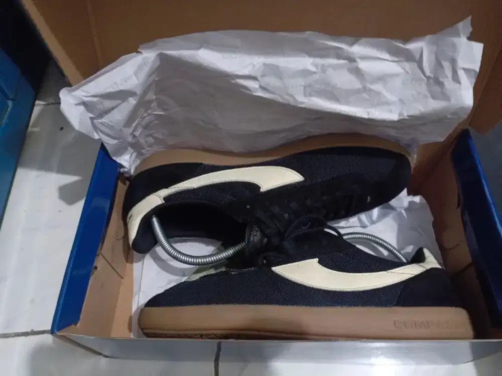 SEPATU COMPASS TRIBUN BLACK GUM