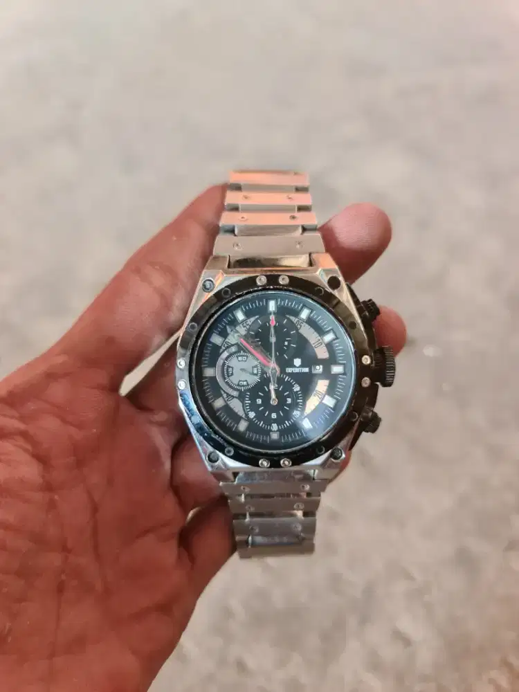 Jam Expedition tipe E6334MC