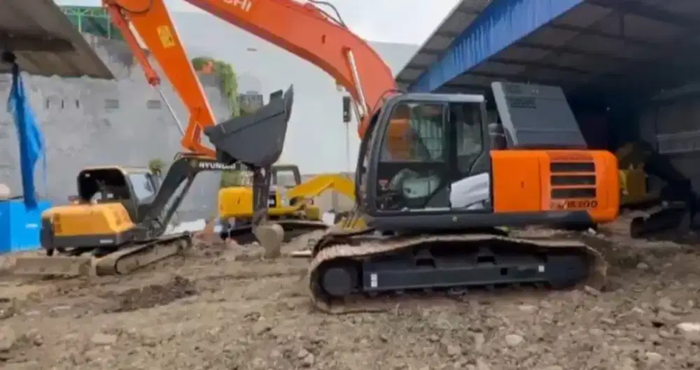 Excavator ZX210F-5G th 2017 harga 675jt
