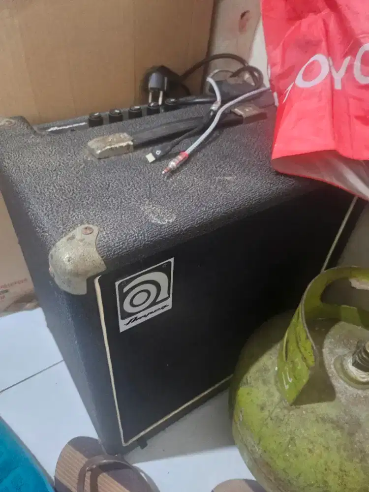 Ampeg  ba 108  bass