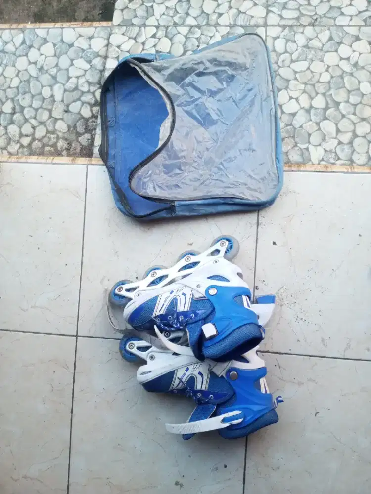 Monggo mas sepatu roda dingge anak e