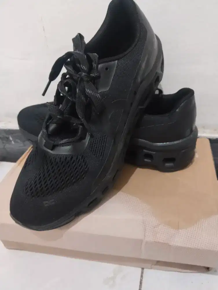 Sepatu Sneaker Branded Merk OC Berkualitas Baru Keren Casual Fashion