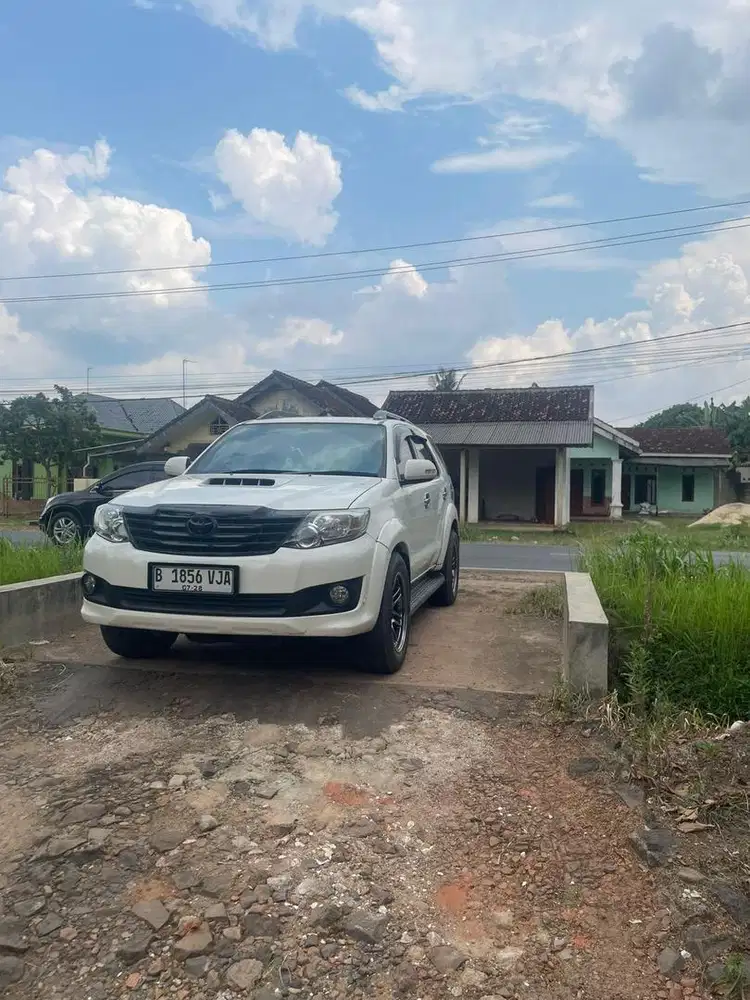 Mobil Fortuner VntTurbo