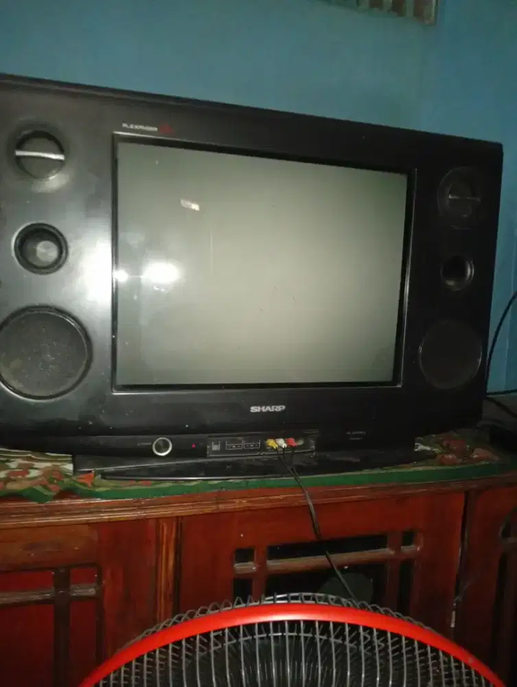 TV Sharp Alexsander Slim 21 Inc + Set Box