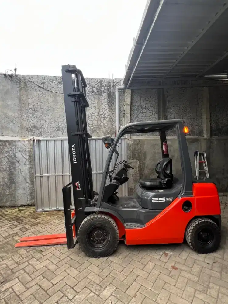FORKLIFT BEKAS TOYOTA
