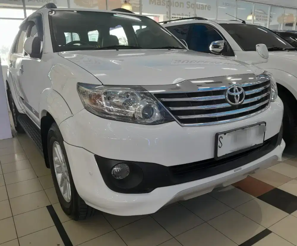 Toyota Fortuner G TRD Bensin 2012 Putih Automatic