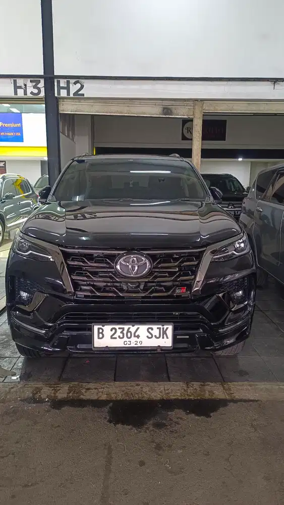 TOYOTA FORTUNER VRZ GRS 4X2 HITAM