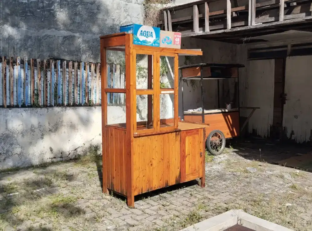 Rombong jualan kuliner kayu jati