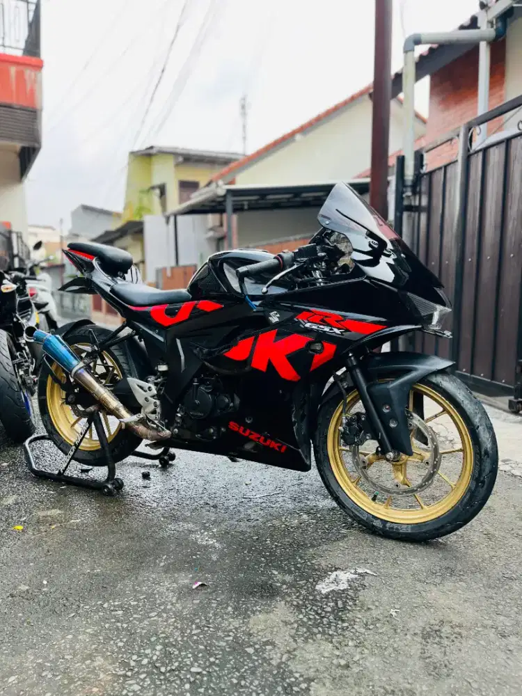 Suzuki gsx r hitam cakep