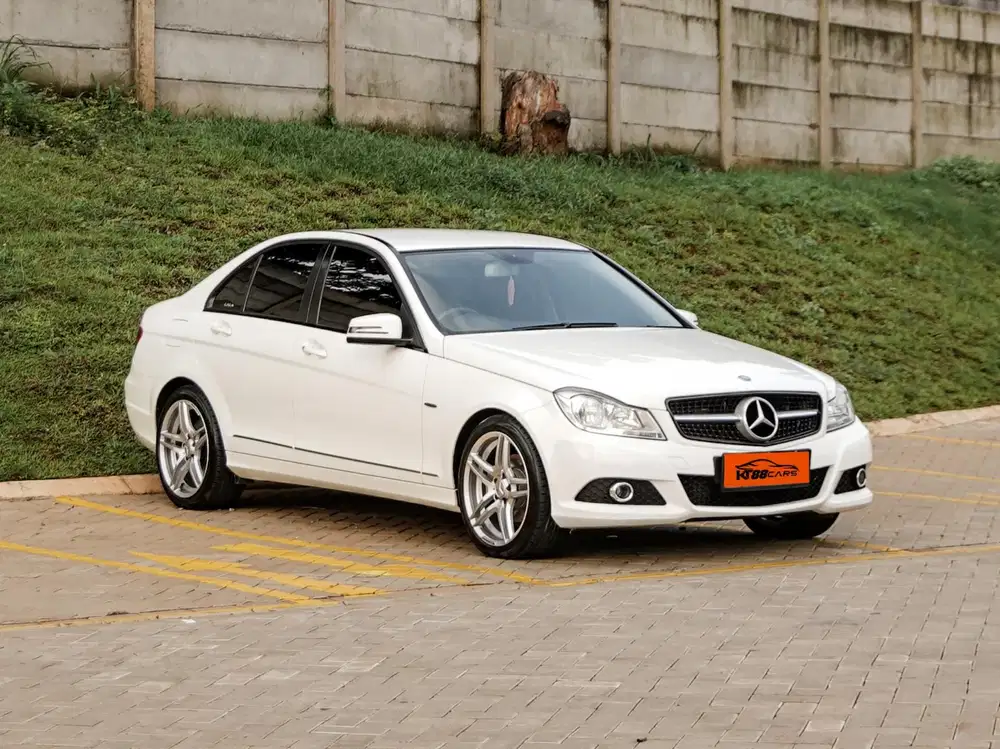 Mercedez C200 CGI Classic
Th 2013 (