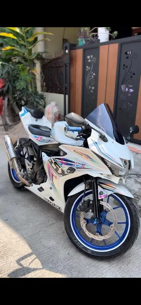 GSX R 150 White