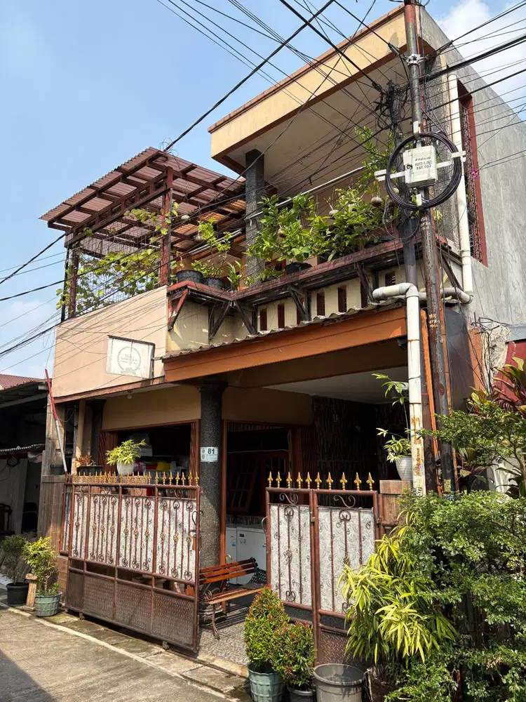 Dijual Rumah di Sukmajaya, Depok Timur, LT 90m² LB 180m²